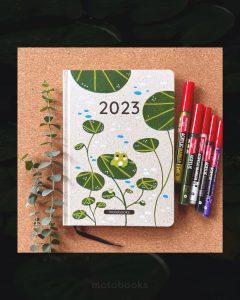 veganer nachhaltiger Jahresplaner Samaya Easy M aus Graspapier von matabooks individuell gestaltet zum Drawtober