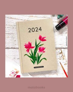 1005_S1_drawtober_meine.freizeit_Dani_matabooks_5_11zon Nachhaltig und vegan produzierter Kalender/Jahresplaner/Terminplaner handbemalt, A5 aus Graspapier und Süßgraspapier von matabooks mit Froschtasche, Lesezeichen, Gummiband und Jahresübersicht.