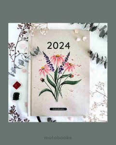 1026_S1_drawtober_heartbeatillus-_Sophie_H_matabooks_26_11zon Nachhaltig und vegan produzierter Kalender/Jahresplaner/Terminplaner handbemalt, A5 aus Graspapier und Süßgraspapier von matabooks mit Froschtasche, Lesezeichen, Gummiband und Jahresübersicht.