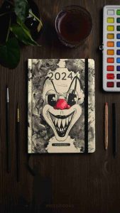 1031_TB_drawtober_Halloween_Fine_matabooks_2_11zon Nachhaltig und vegan produzierter Kalender/Jahresplaner/Terminplaner handbemalt, A5 aus Graspapier und Süßgraspapier von matabooks mit Froschtasche, Lesezeichen, Gummiband und Jahresübersicht.